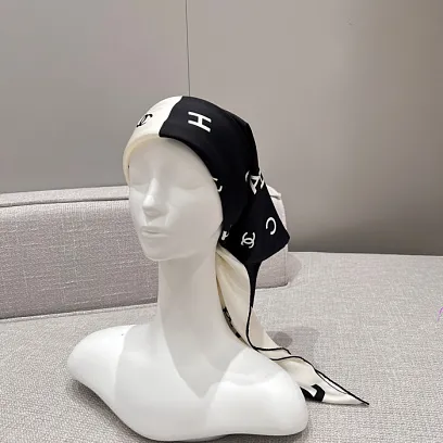 CHANEL Женский платок шёлк