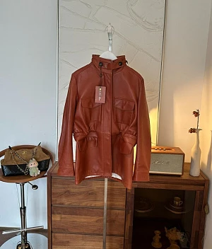 LORO PIANA Женская кожаная куртка коричневая из коровьей кожи