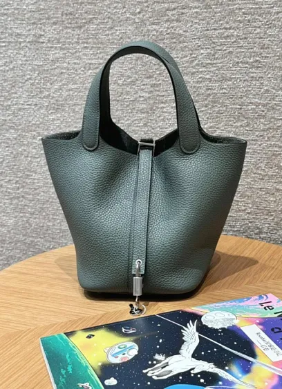 HERMES Женская сумка Picotin Lock 18 см 63/Vert Amanda Clemence