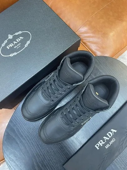 PRADA Мужские кроссовки из воловьей кожи