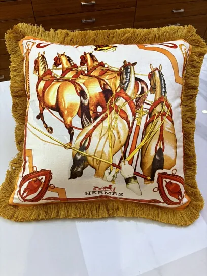HERMES Подушка из бархата с бахрамой