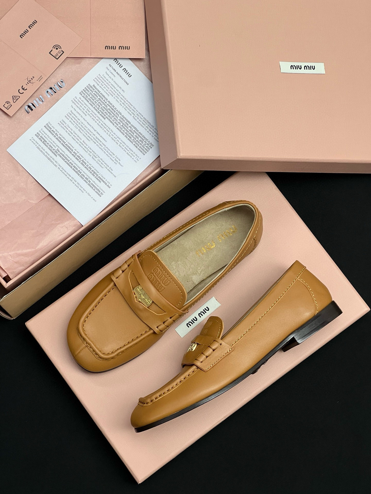 MIU MIU Женские лоферы с квадратным носком MIU MIU Женские лоферы с квадратным носком