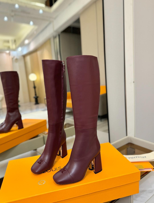 LOUIS VUITTON Женские сапоги из телячьей кожи 