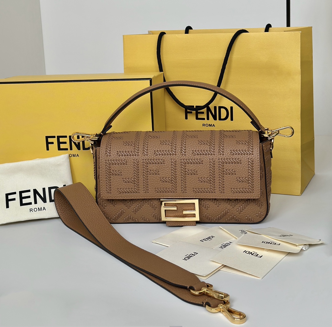 FENDI Женская сумка Baguette