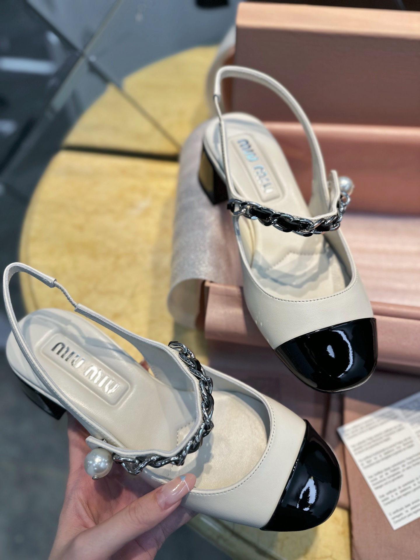 MIU MIU Женские туфли мэри-джейн с перемычкой MIU MIU Женские туфли мэри-джейн с перемычкой