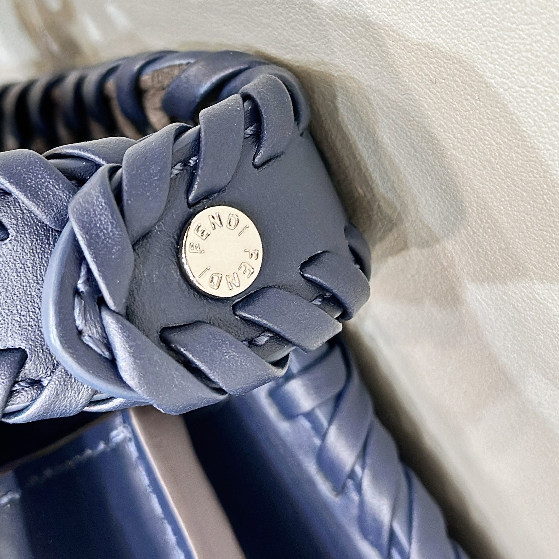 FENDI Женская сумка Peekaboo ISeeU из плетёной кожи