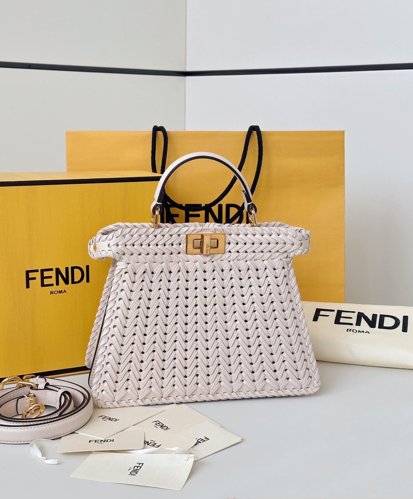 FENDI Женская сумка Peekaboo ISeeU из плетёной кожи