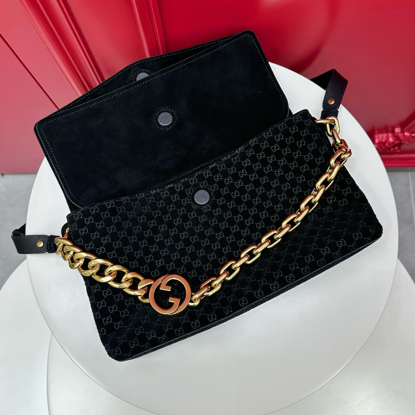 GUCCI Женская сумка Medium shoulder bag with chain