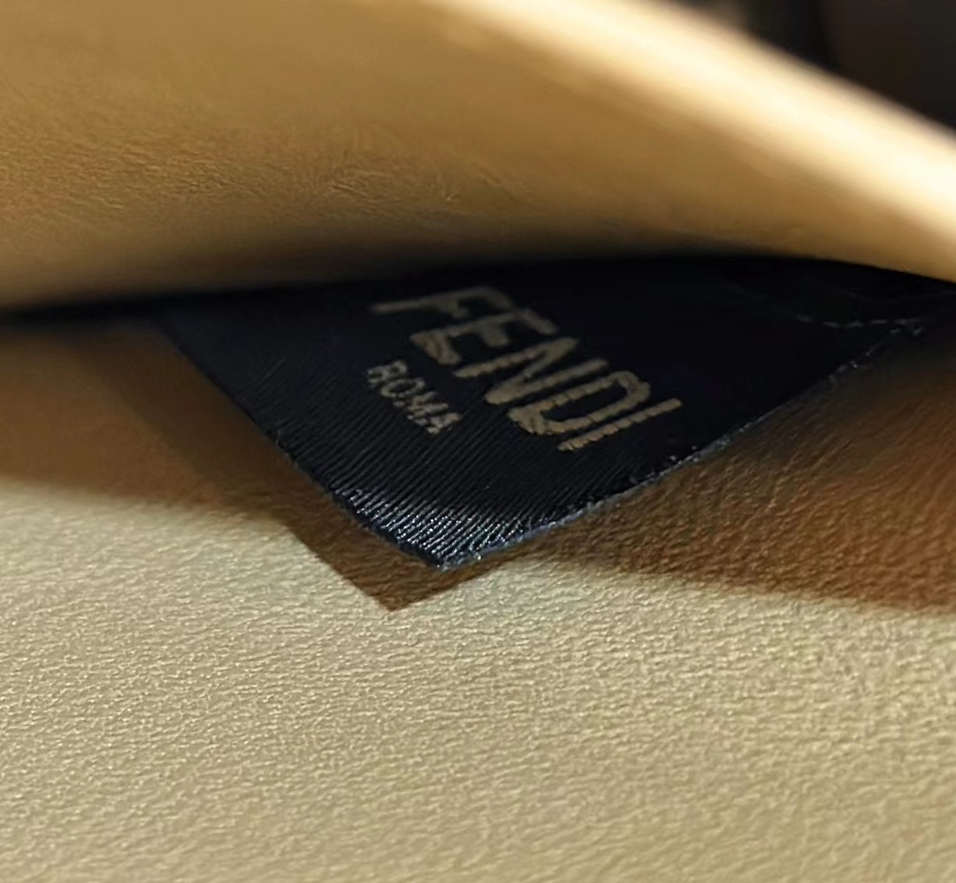 FENDI Женская сумка Peekaboo ISeeU из плетёной кожи