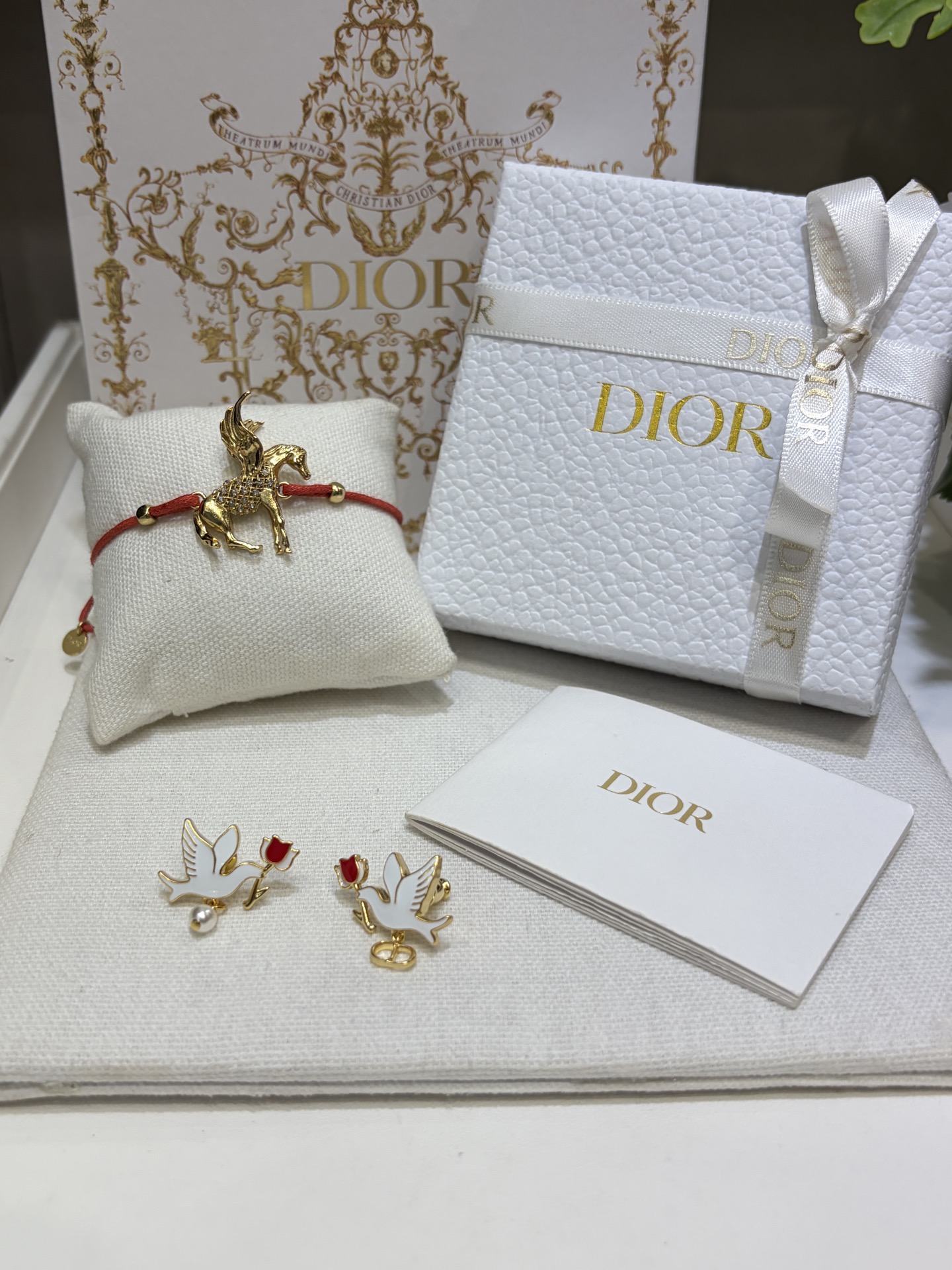 CHRISTIAN DIOR Женские серьги Dioramour Doves&Roses CHRISTIAN DIOR Женские серьги Dioramour Doves&Roses