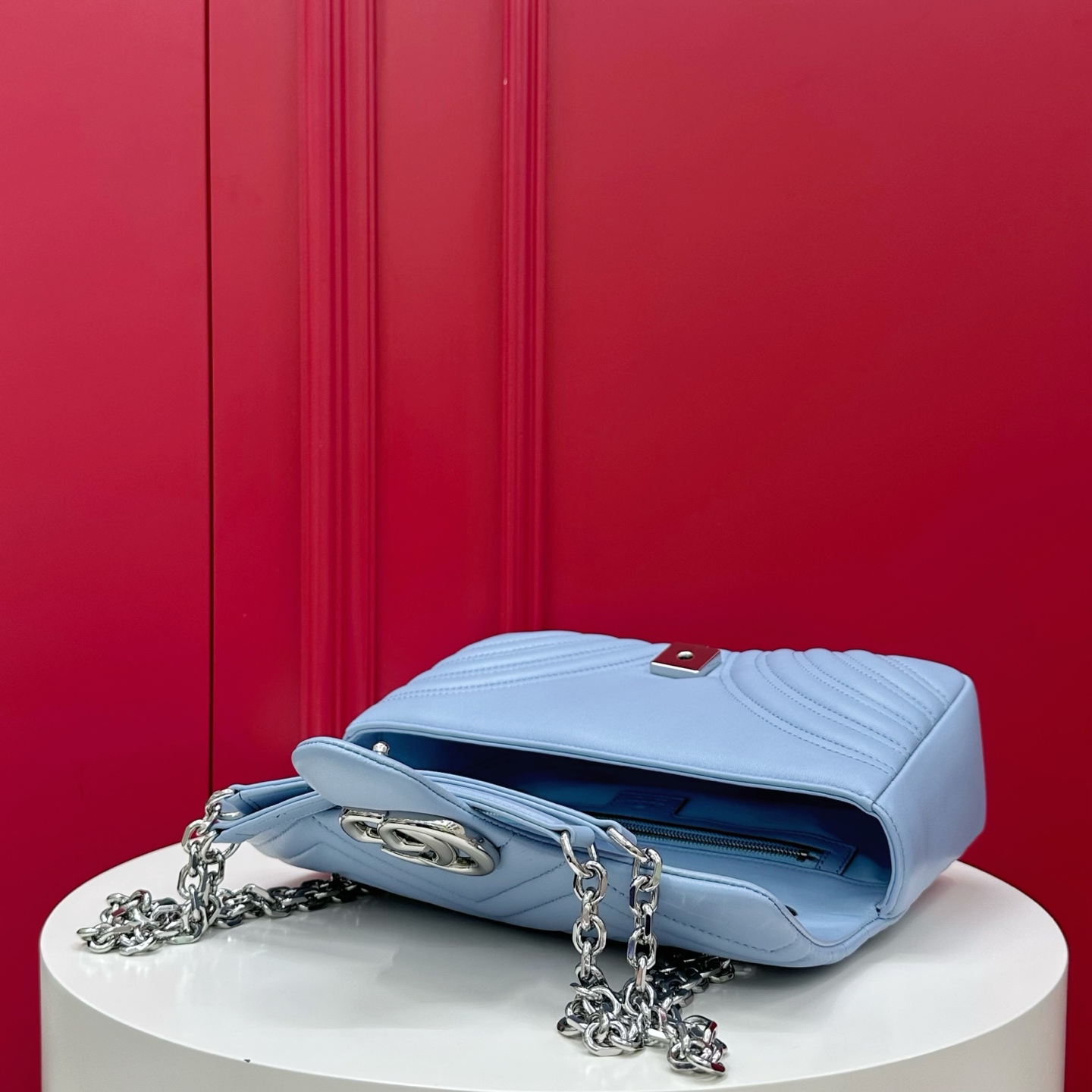 GUCCI Женская сумка GG Marmont medium shoulder bag