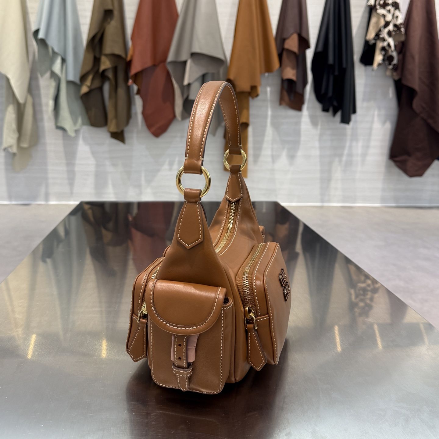 MIU MIU Женская сумка Nappa Leather Pocket MIU MIU Женская сумка Nappa Leather Pocket