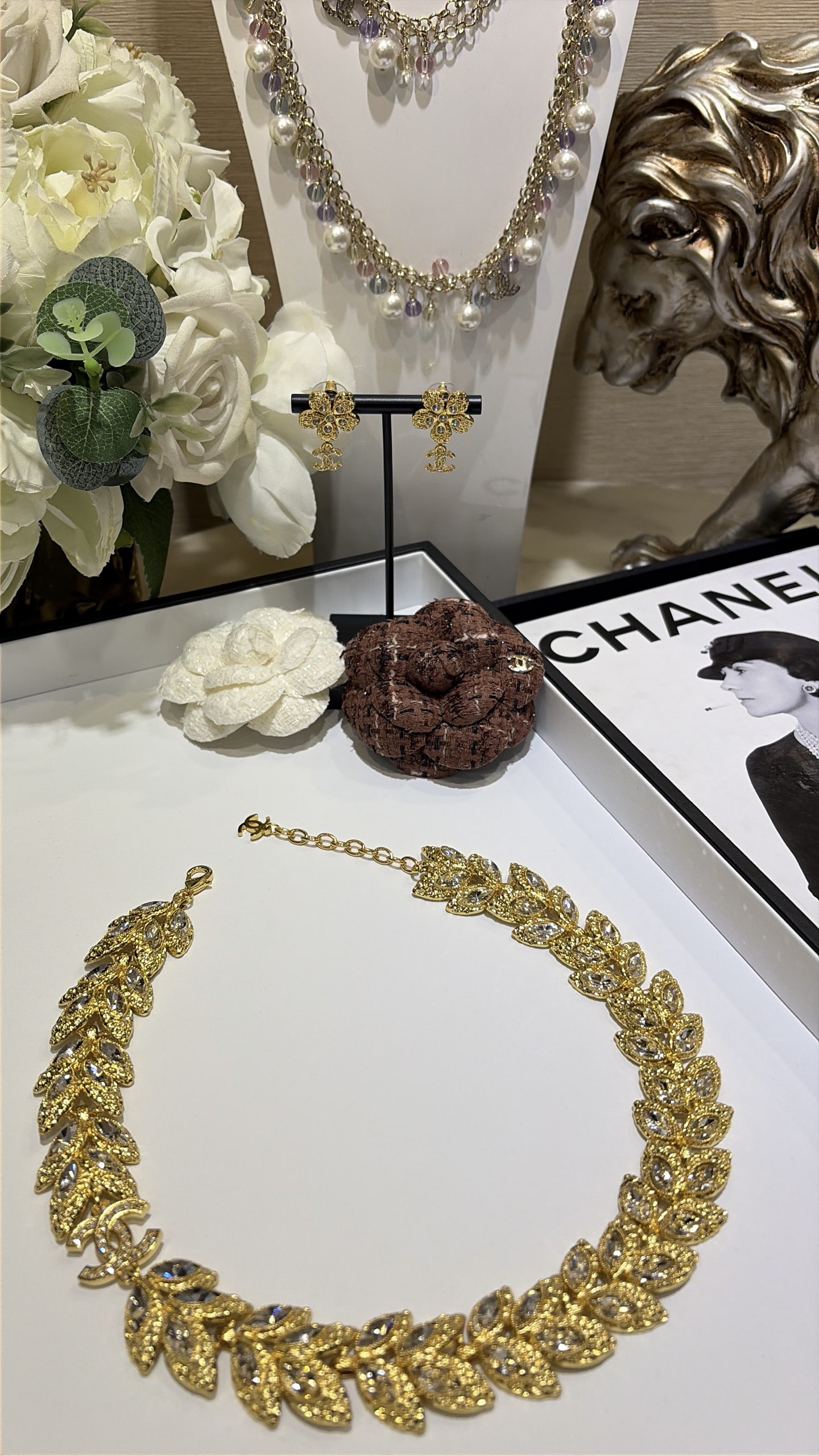 CHANEL Женское колье из латуни с кристаллами Swarovski CHANEL Женское колье из латуни с кристаллами Swarovski