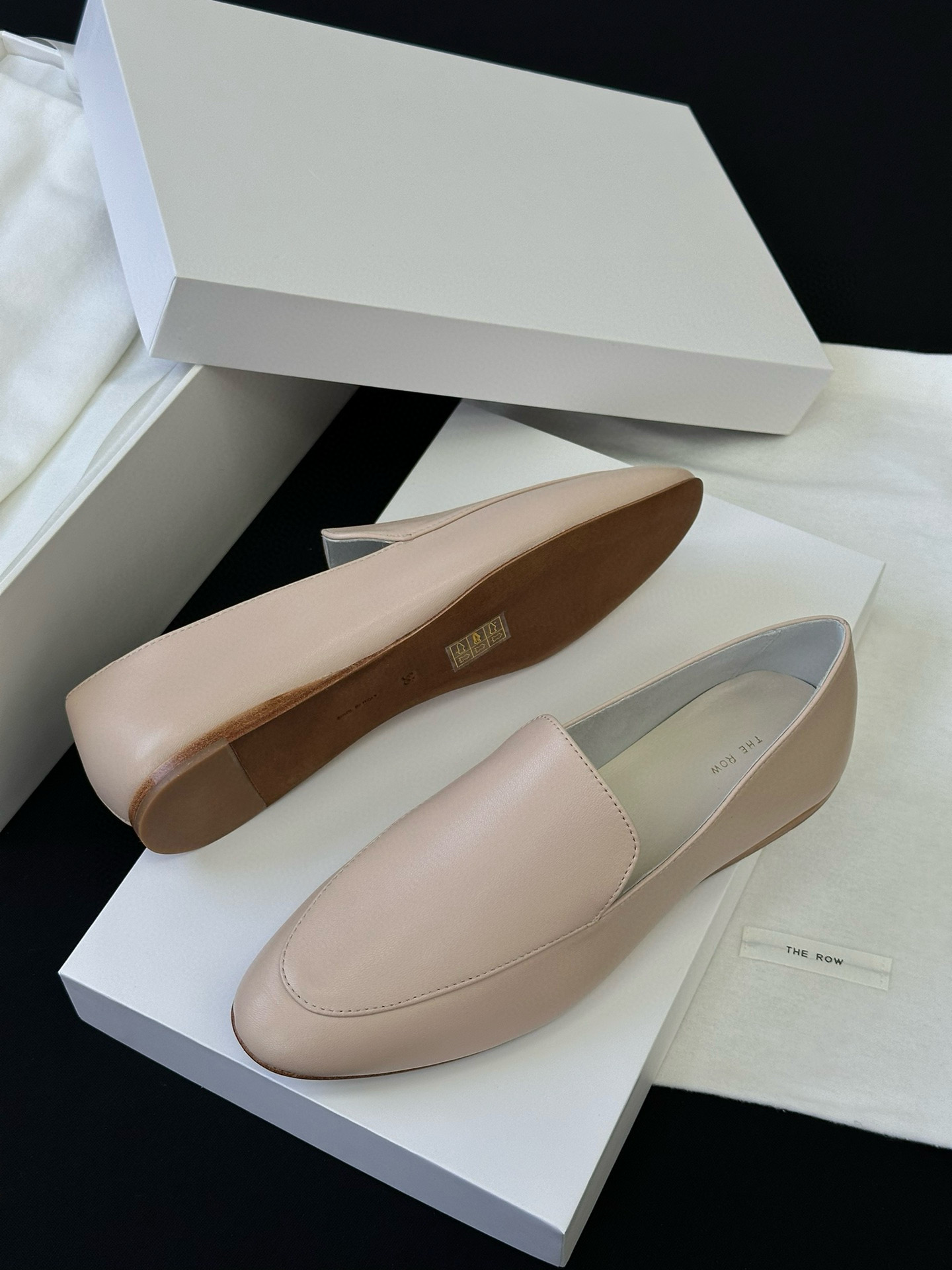 THE ROW Женские кожаные лоферы 