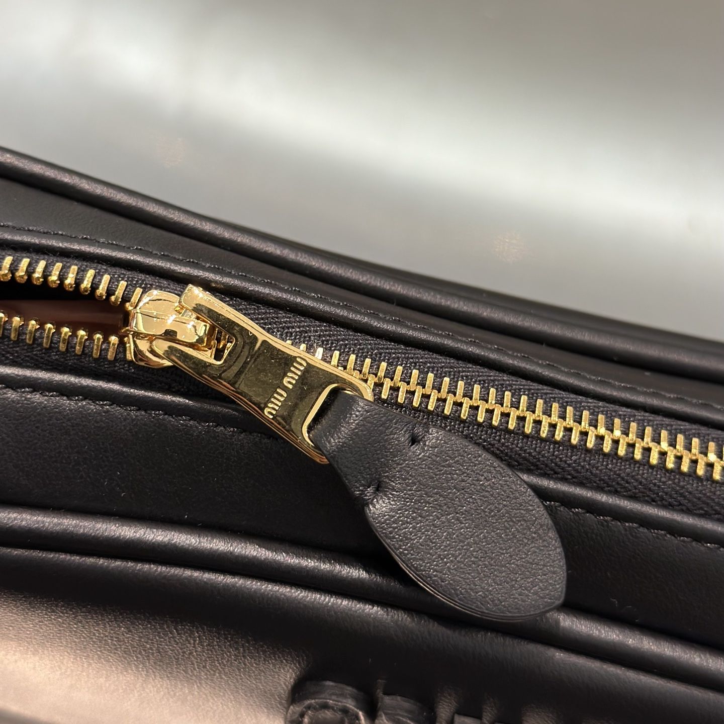 MIU MIU Женская сумка Leather Shoulder Bag MIU MIU Женская сумка Leather Shoulder Bag