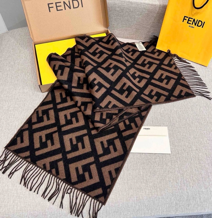 FENDI Женский шарф из кашемира
