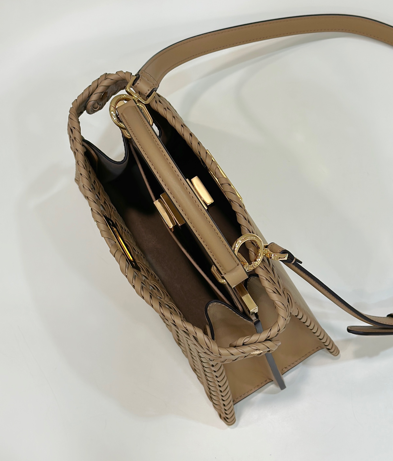 FENDI Женская сумка Peekaboo ISeeU из плетёной кожи