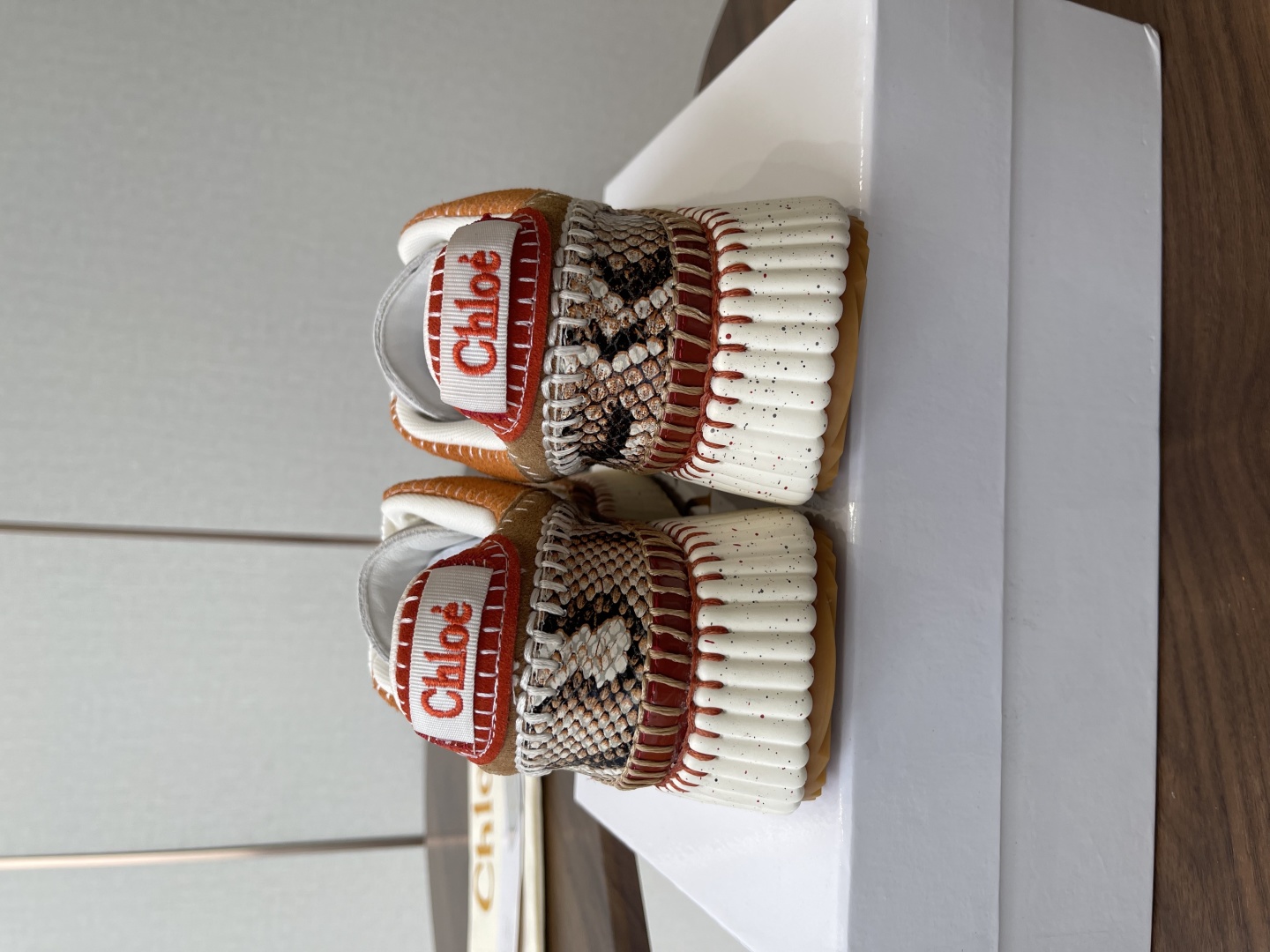 CHLOE Женские кроссовки из коровьей кожи 