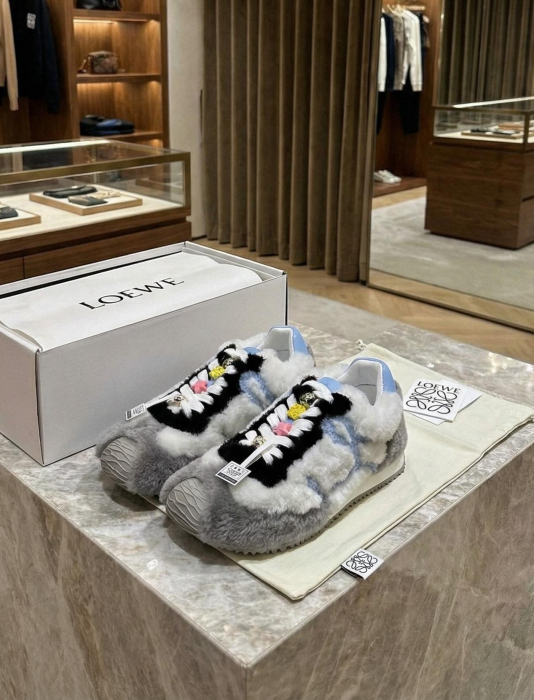 LOEWE Женские кроссовки