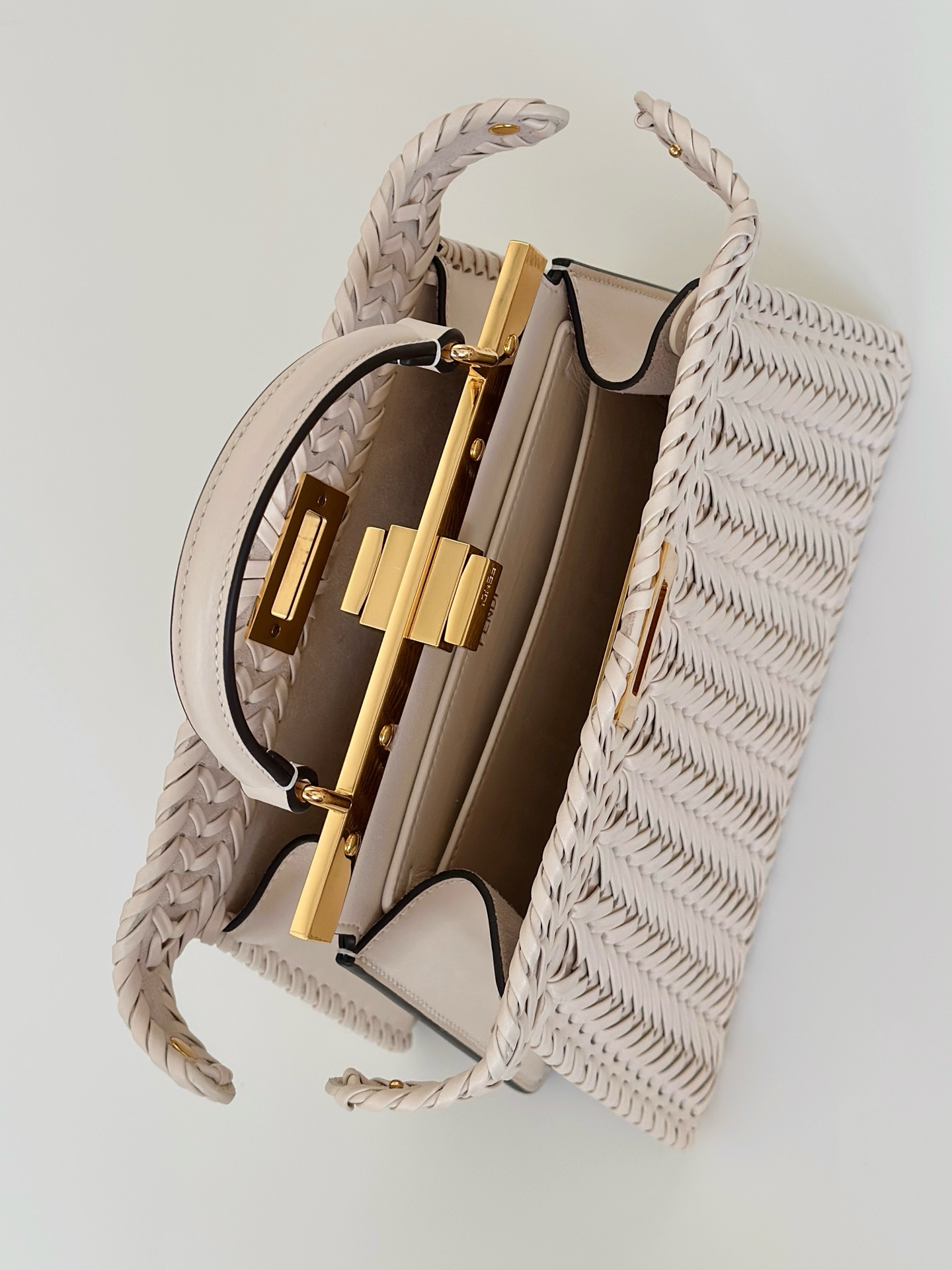 FENDI Женская сумка Peekaboo ISeeU из плетёной кожи