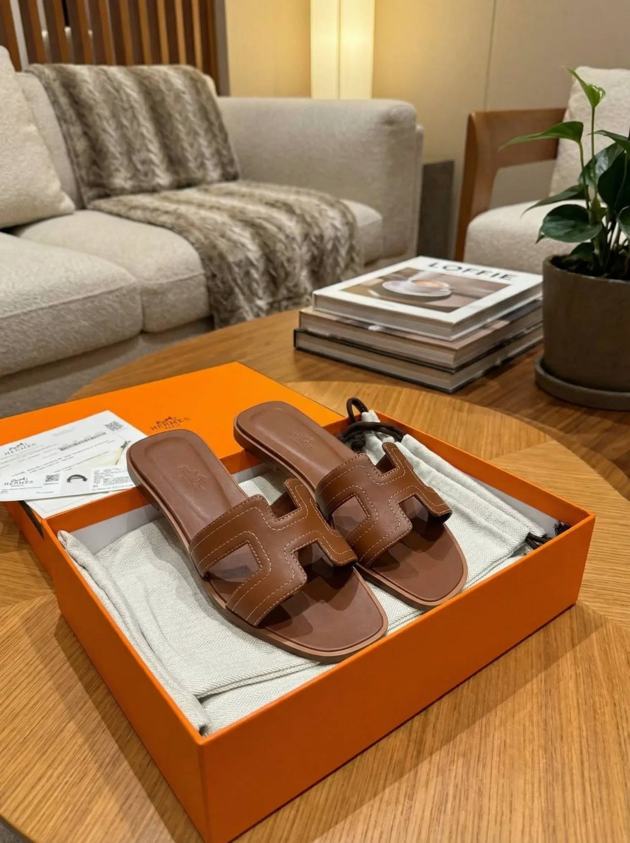 HERMES Женские сандалии Oran с контрастной строчкой HERMES Женские сандалии Oran с контрастной строчкой