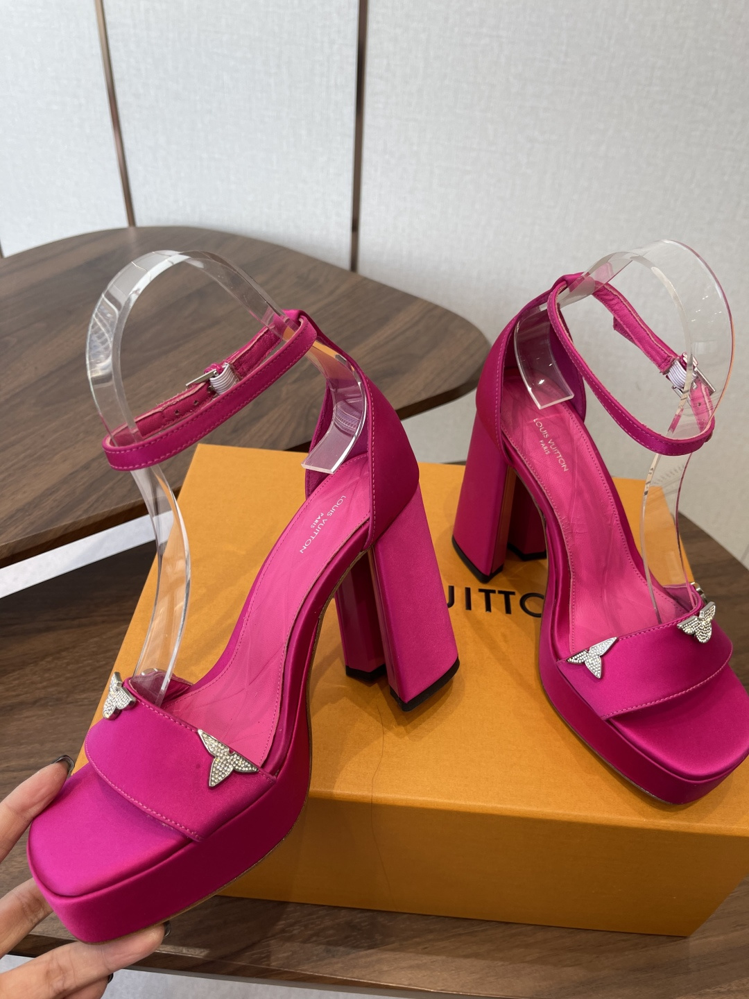 LOUIS VUITTON Женские туфли 