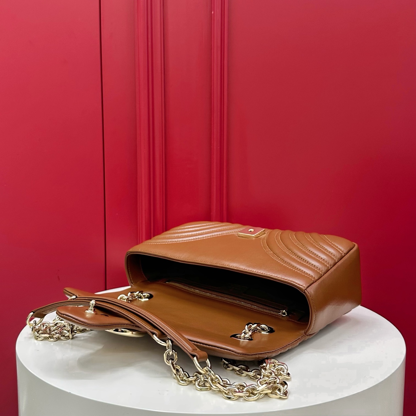 GUCCI Женская сумка GG Marmont medium shoulder bag