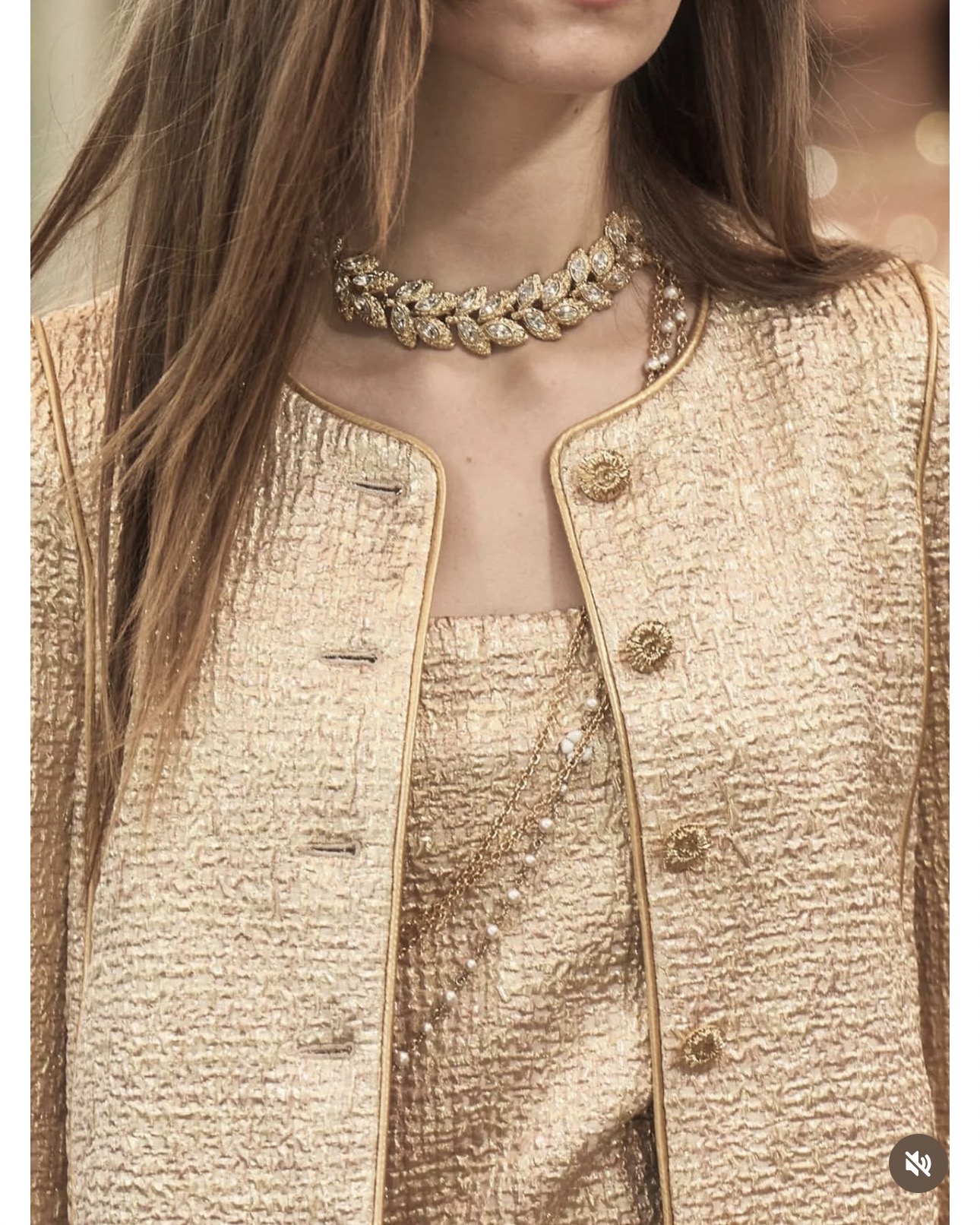 CHANEL Женское колье из латуни с кристаллами Swarovski CHANEL Женское колье из латуни с кристаллами Swarovski