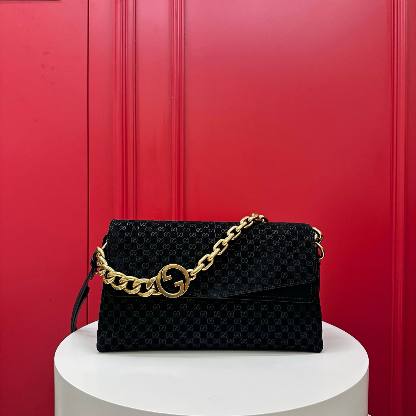 GUCCI Женская сумка Medium shoulder bag with chain
