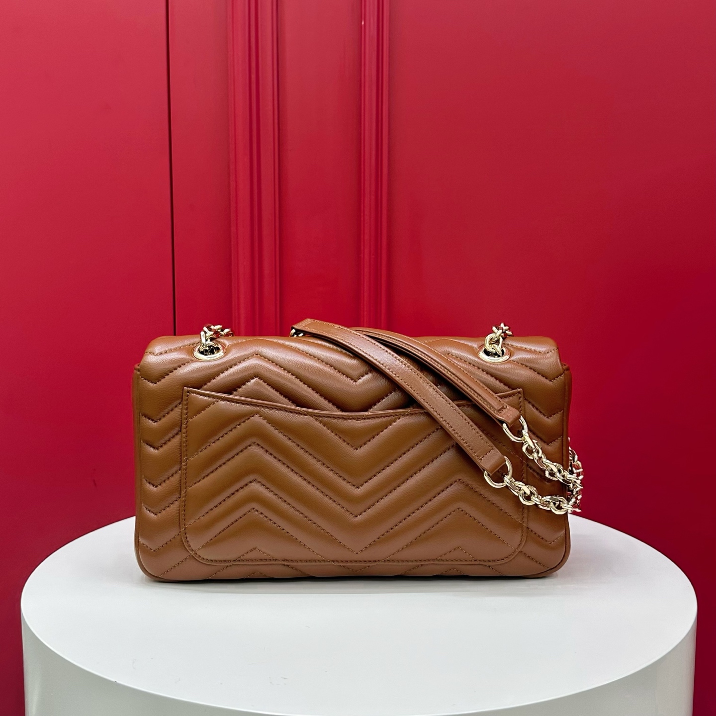 GUCCI Женская сумка GG Marmont medium shoulder bag