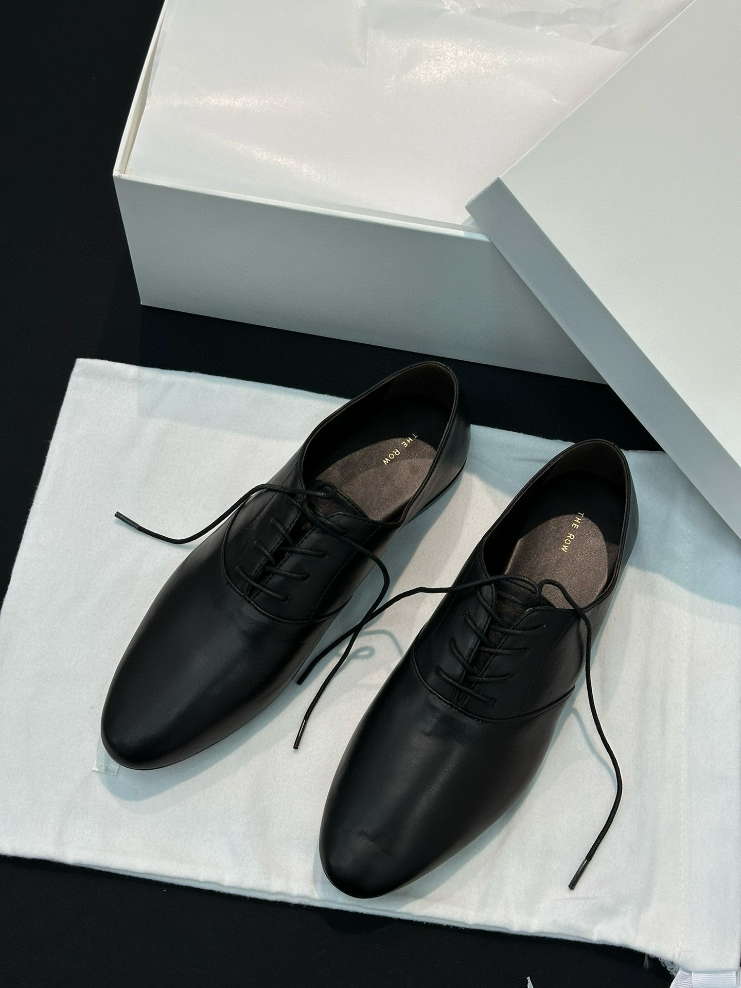 THE ROW Женские лоферы на шнуровке 