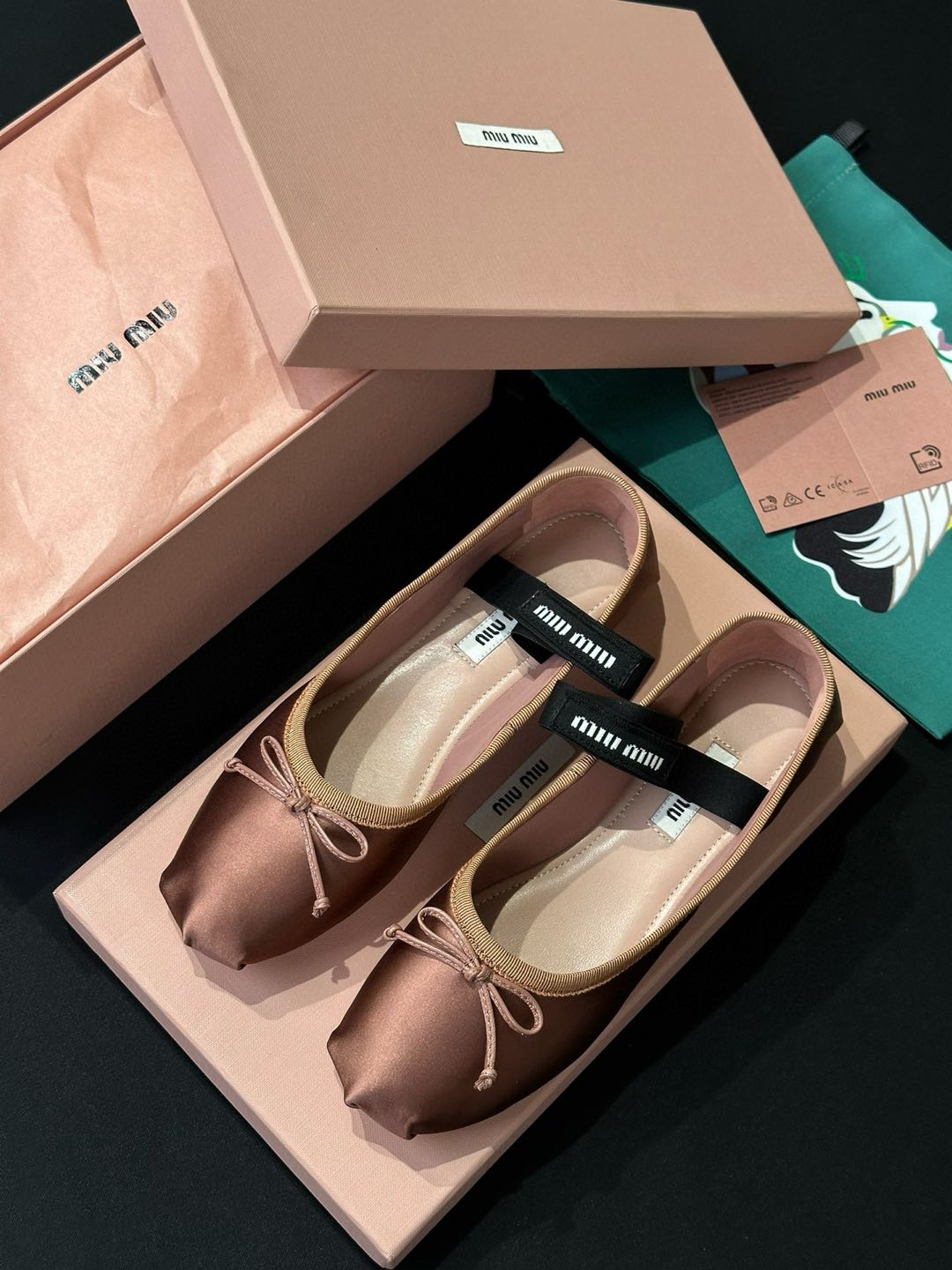 MIU MIU Атласные балетки 