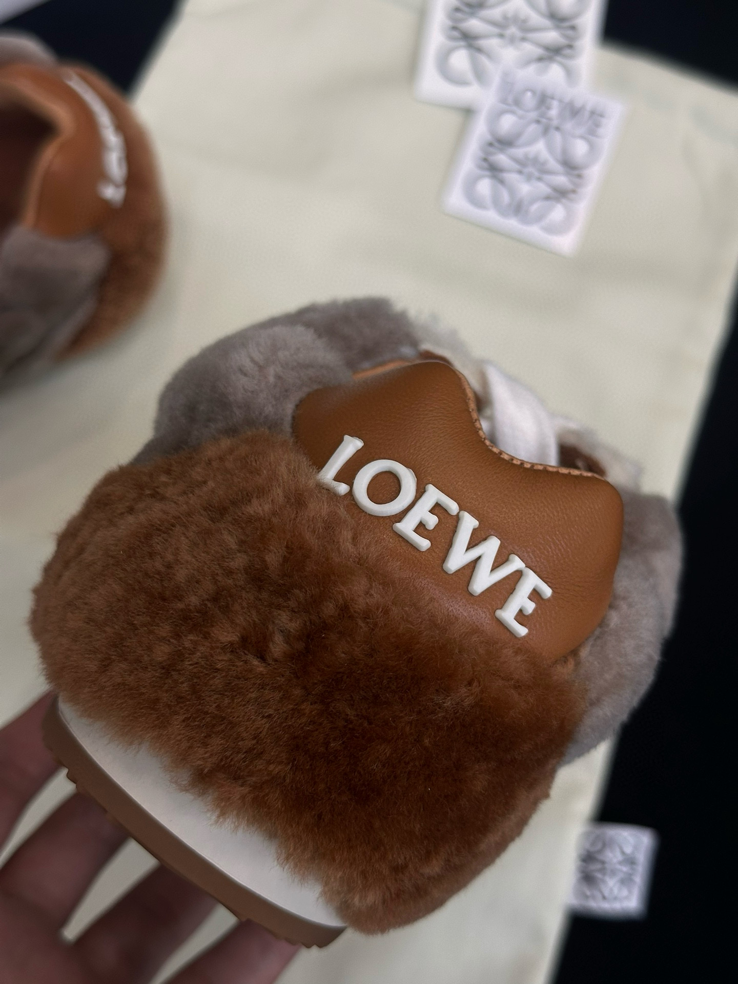 LOEWE Женские кроссовки 