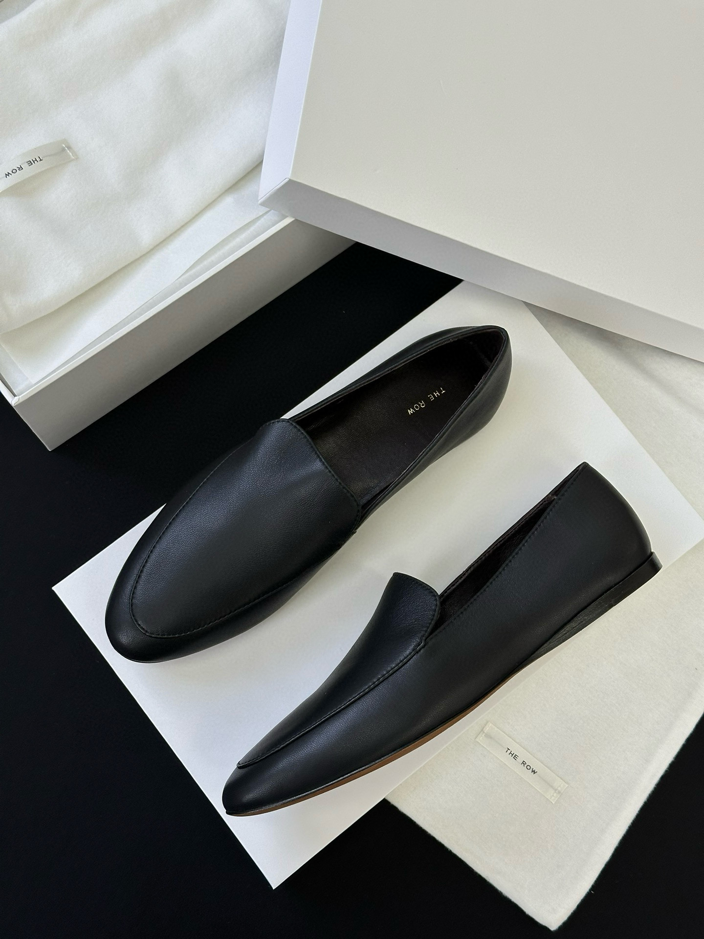 THE ROW Женские кожаные лоферы THE ROW Женские кожаные лоферы