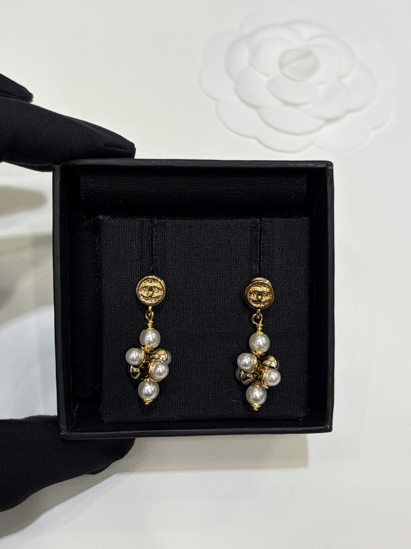 CHANEL Женские серьги с жемчужинами CHANEL Женские серьги с жемчужинами