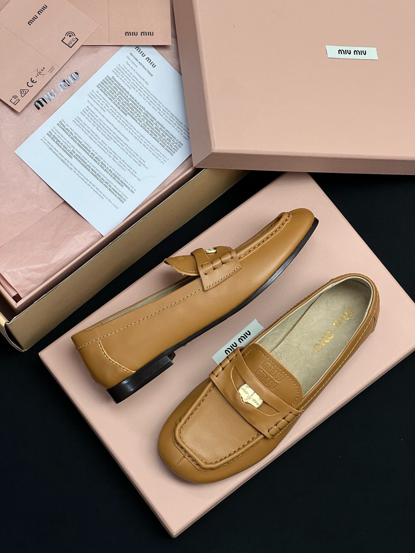 MIU MIU Женские лоферы с квадратным носком MIU MIU Женские лоферы с квадратным носком