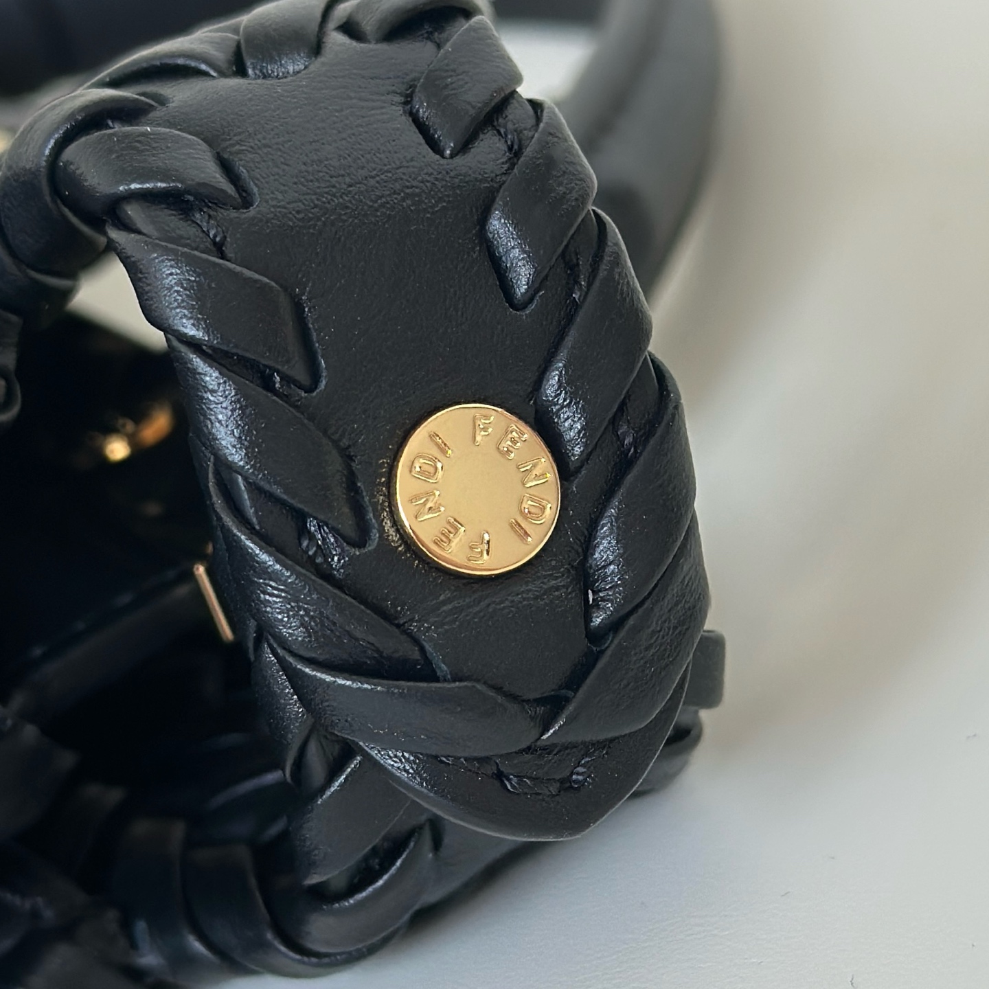 FENDI Женская сумка Peekaboo ISeeU из плетёной кожи