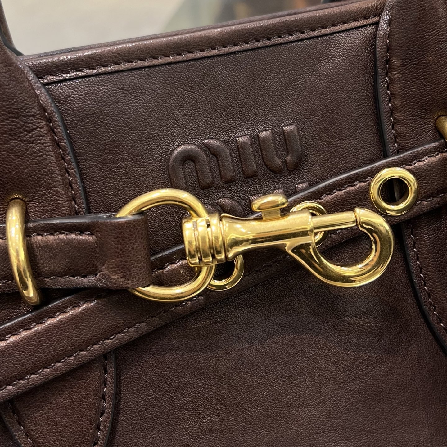 MIU MIU Женская сумка Aventure Nappa leather bag MIU MIU Женская сумка Aventure Nappa leather bag