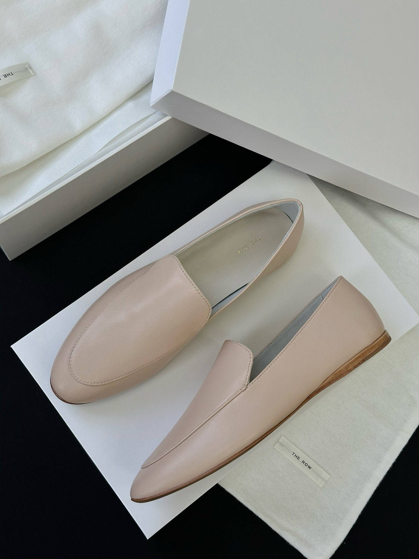 THE ROW Женские кожаные лоферы 