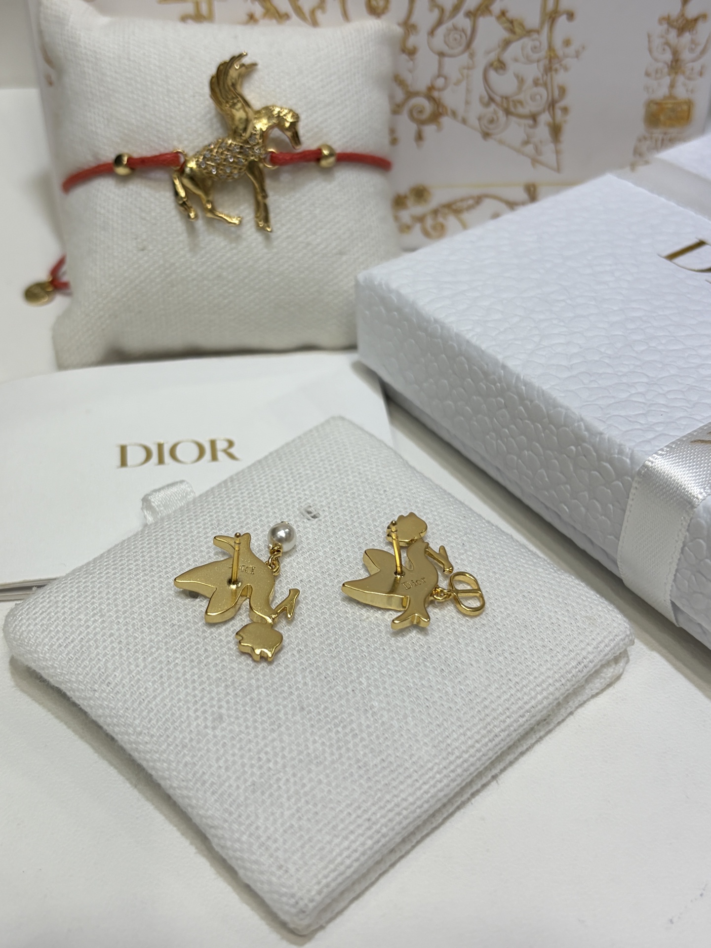 CHRISTIAN DIOR Женские серьги Dioramour Doves&Roses CHRISTIAN DIOR Женские серьги Dioramour Doves&Roses