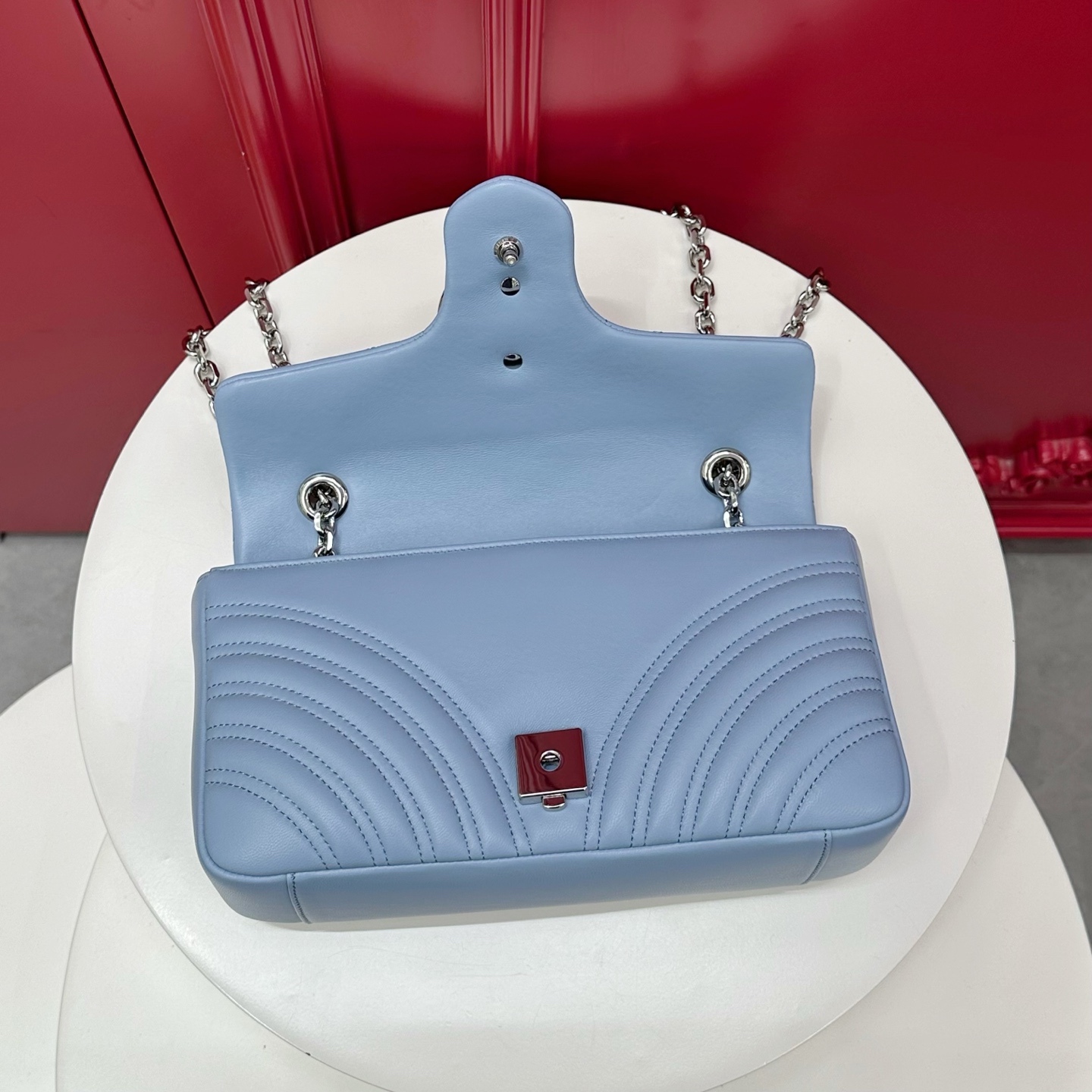 GUCCI Женская сумка GG Marmont medium shoulder bag