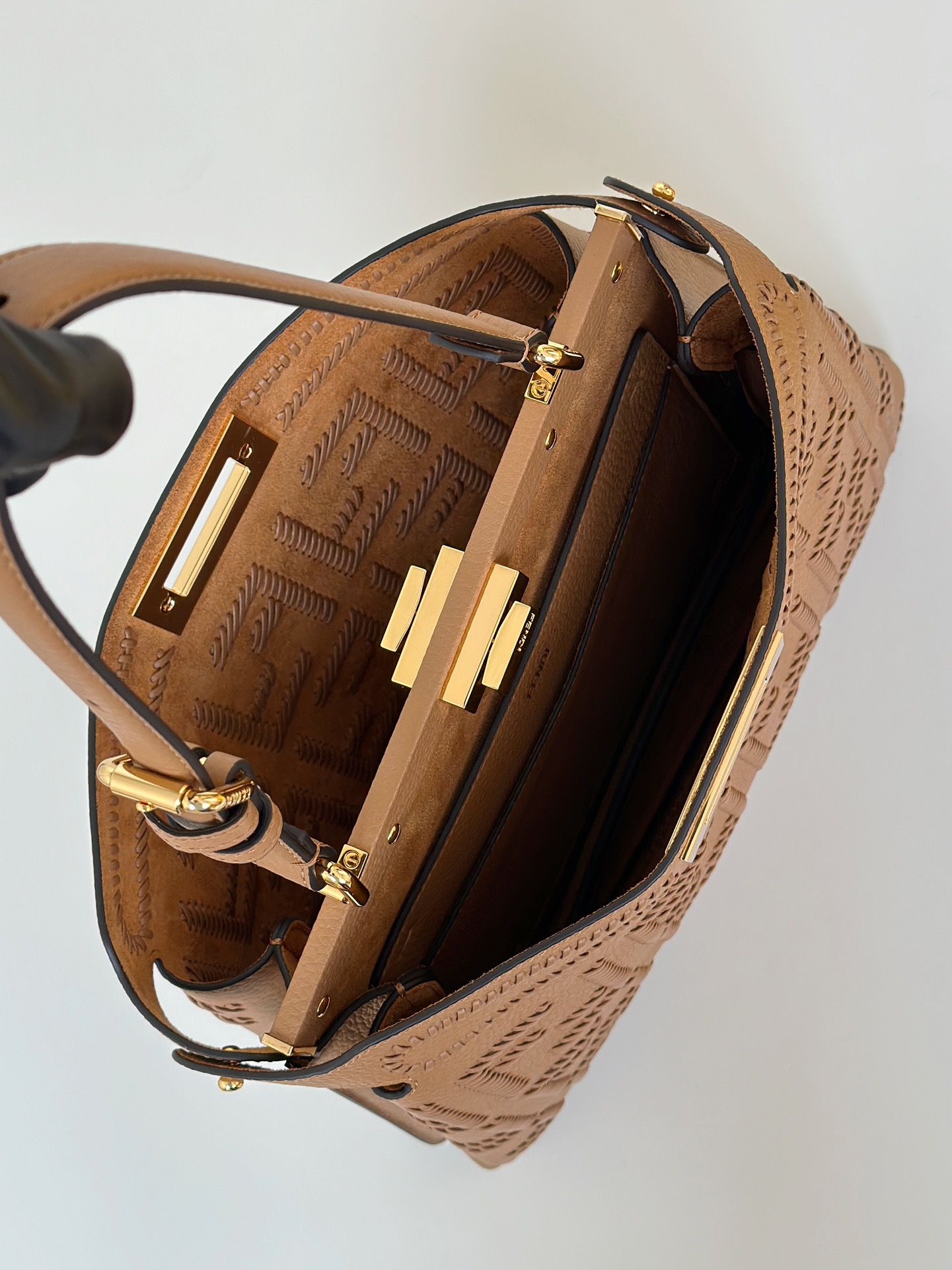 FENDI Женская сумка Peekaboo Soft