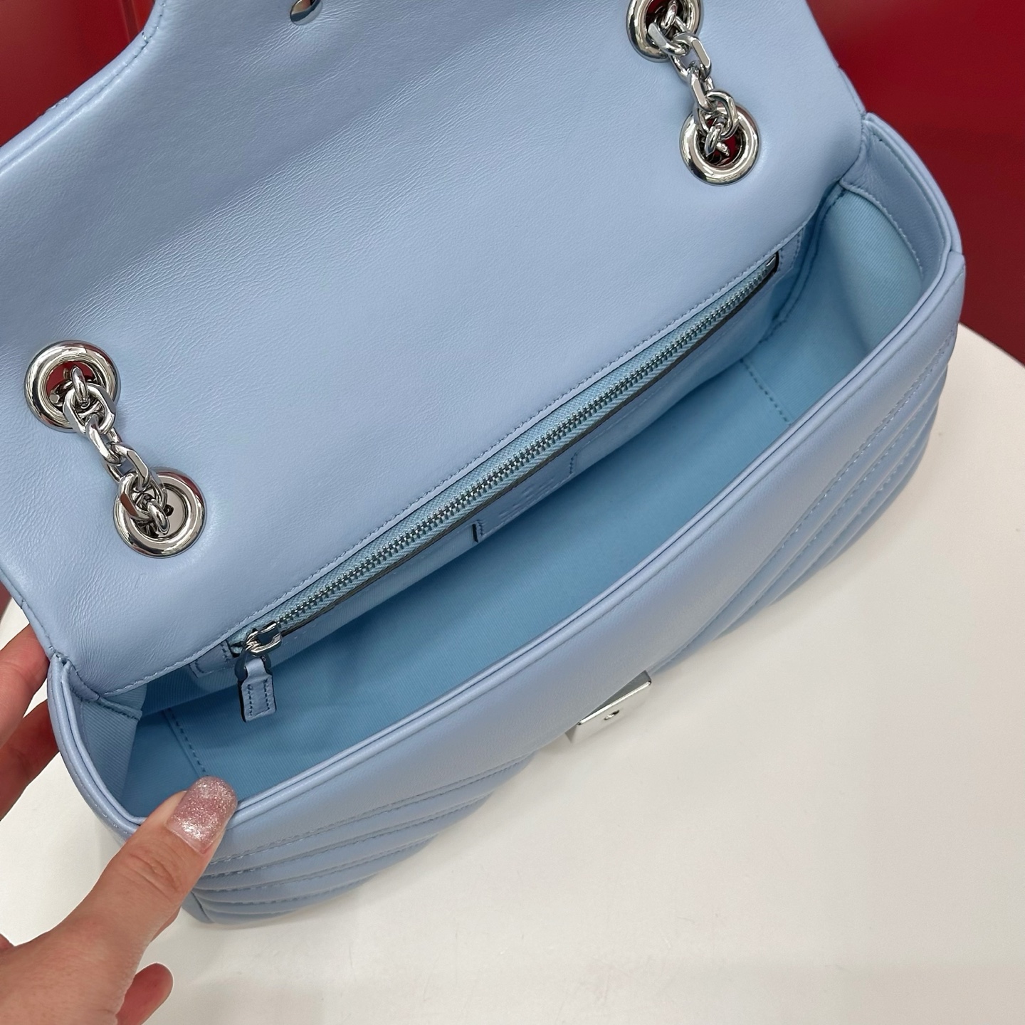 GUCCI Женская сумка GG Marmont medium shoulder bag