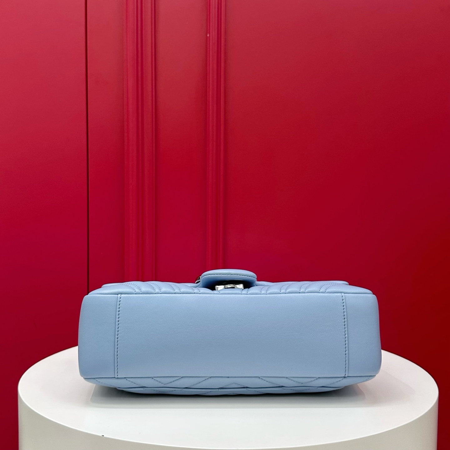 GUCCI Женская сумка GG Marmont medium shoulder bag