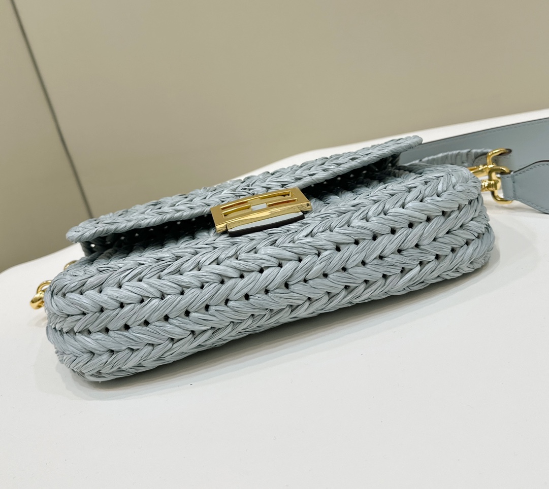 FENDI Женская сумка Baguette из рафии