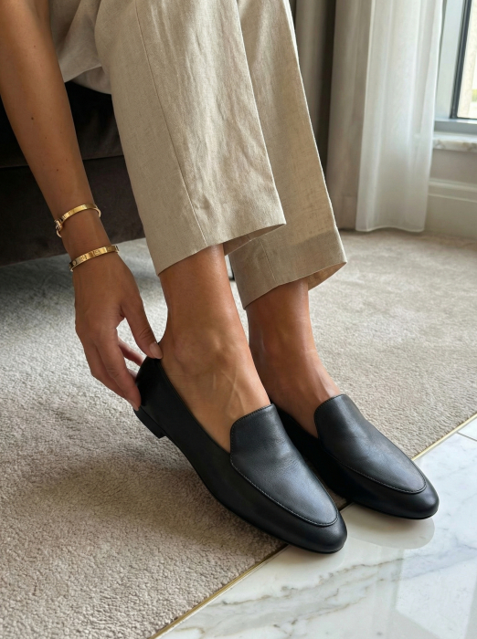 THE ROW Женские кожаные лоферы