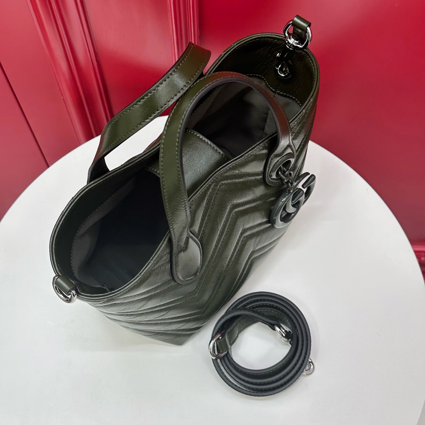 GUCCI Женская сумка GG Marmont small tote bag