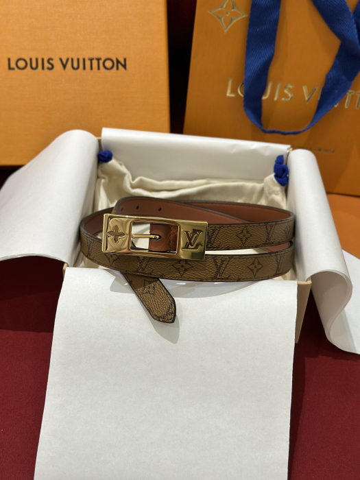 LOUIS VUITTON Женский ремень Dauphine