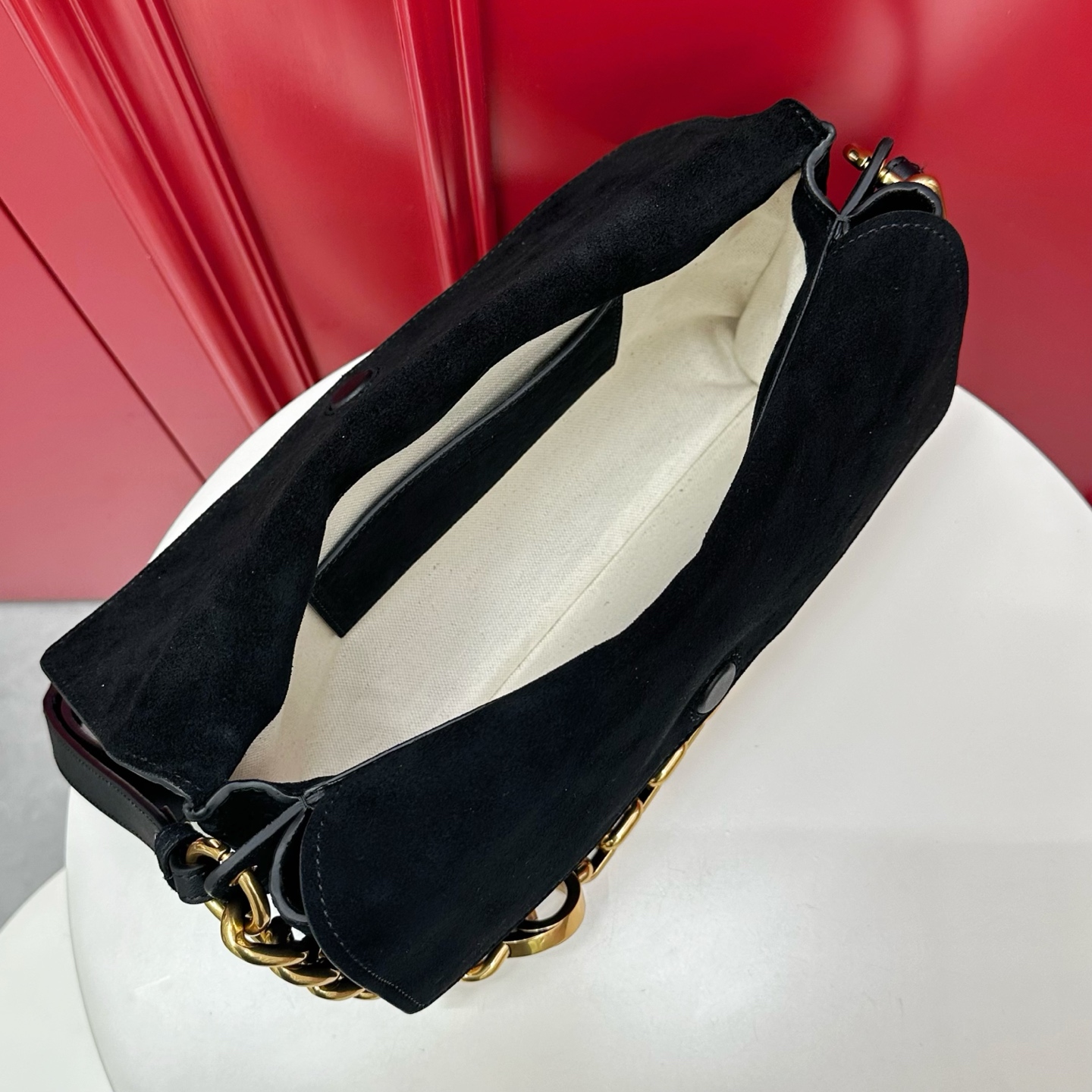 GUCCI Женская сумка Medium shoulder bag with chain