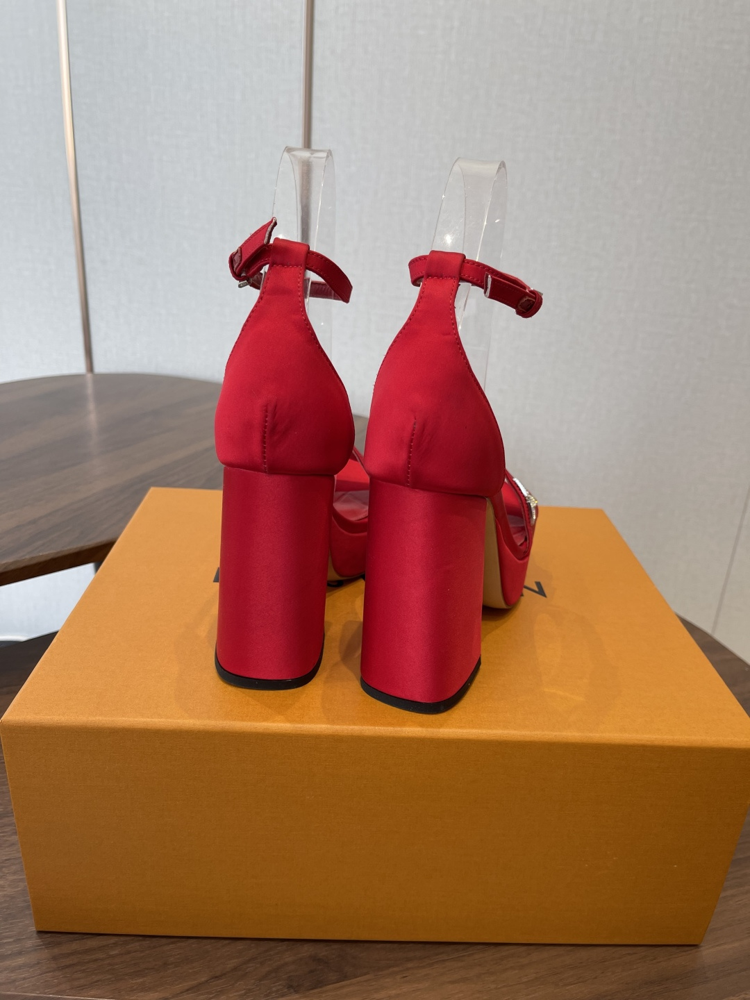 LOUIS VUITTON Женские туфли 